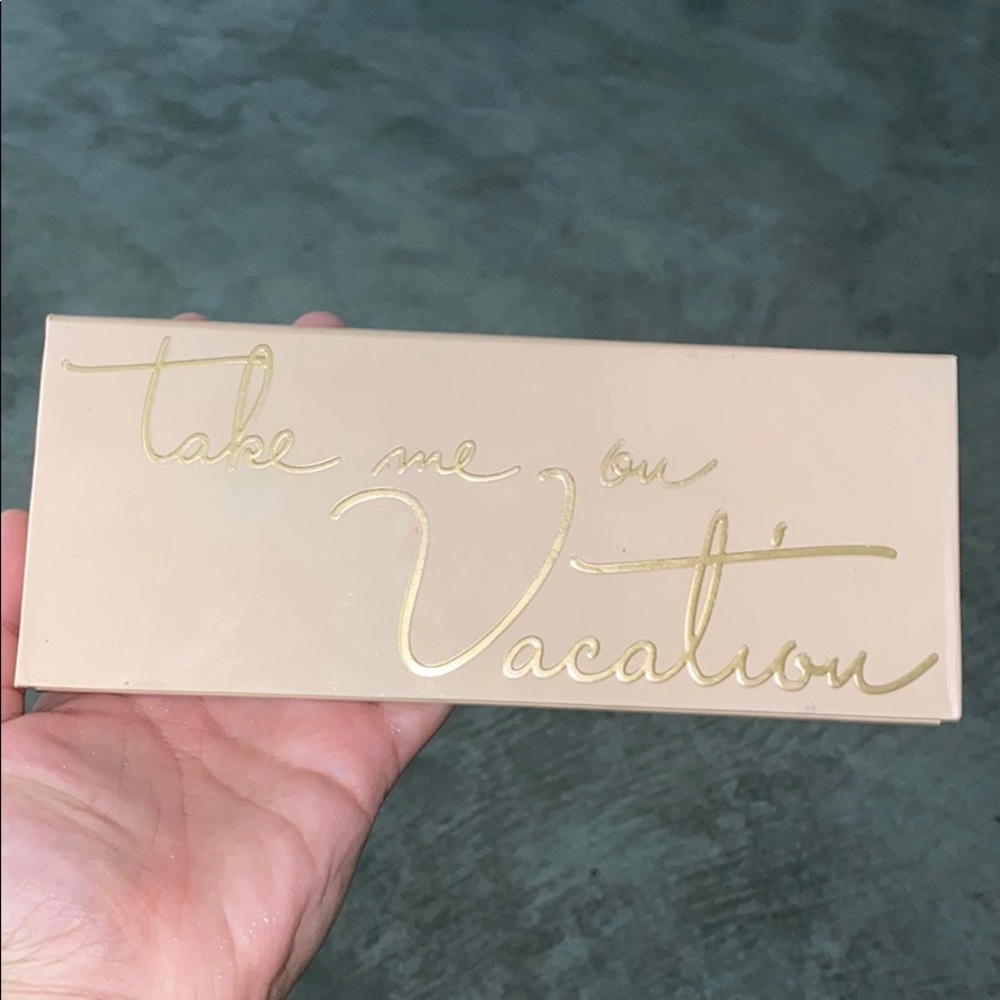 Kylie Cosmetics “Take me on Vacation” eyeshadows